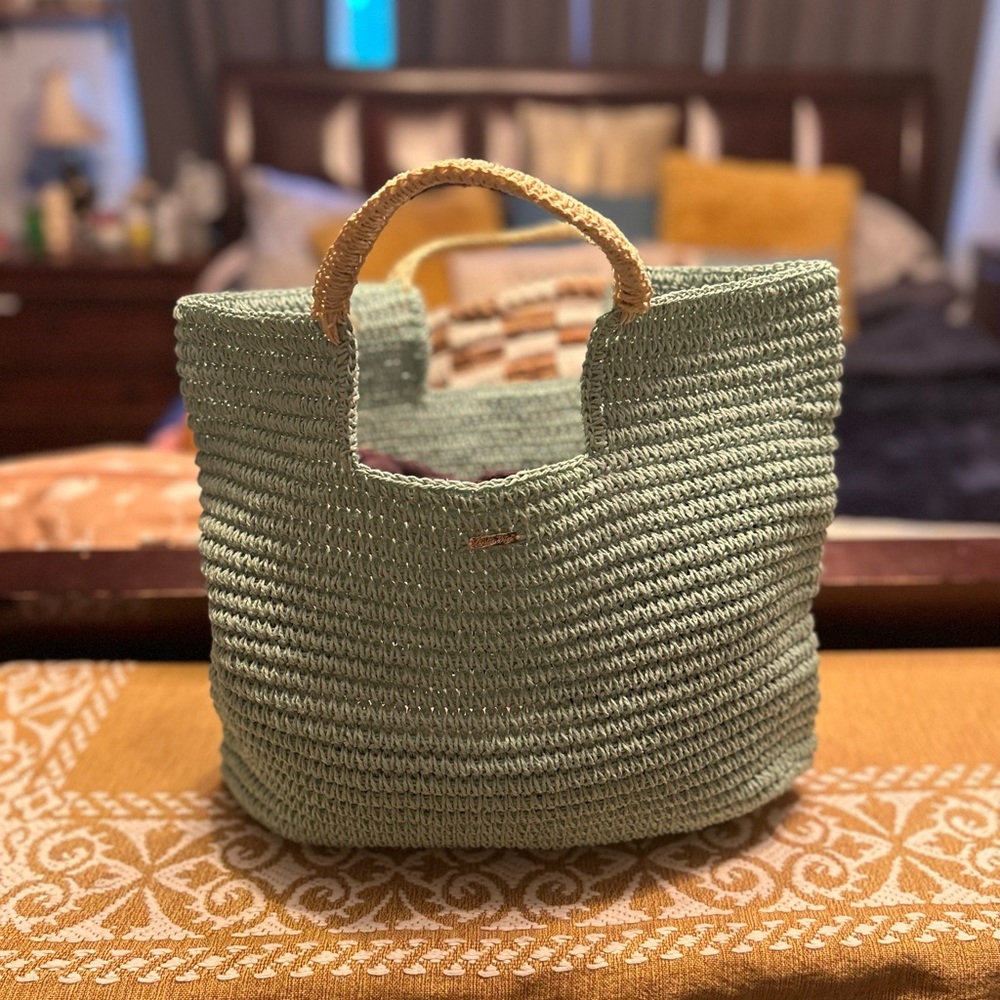 ⚠️🎁3 for $35🎁⚠️ This is a beautiful grass bag in sea foam